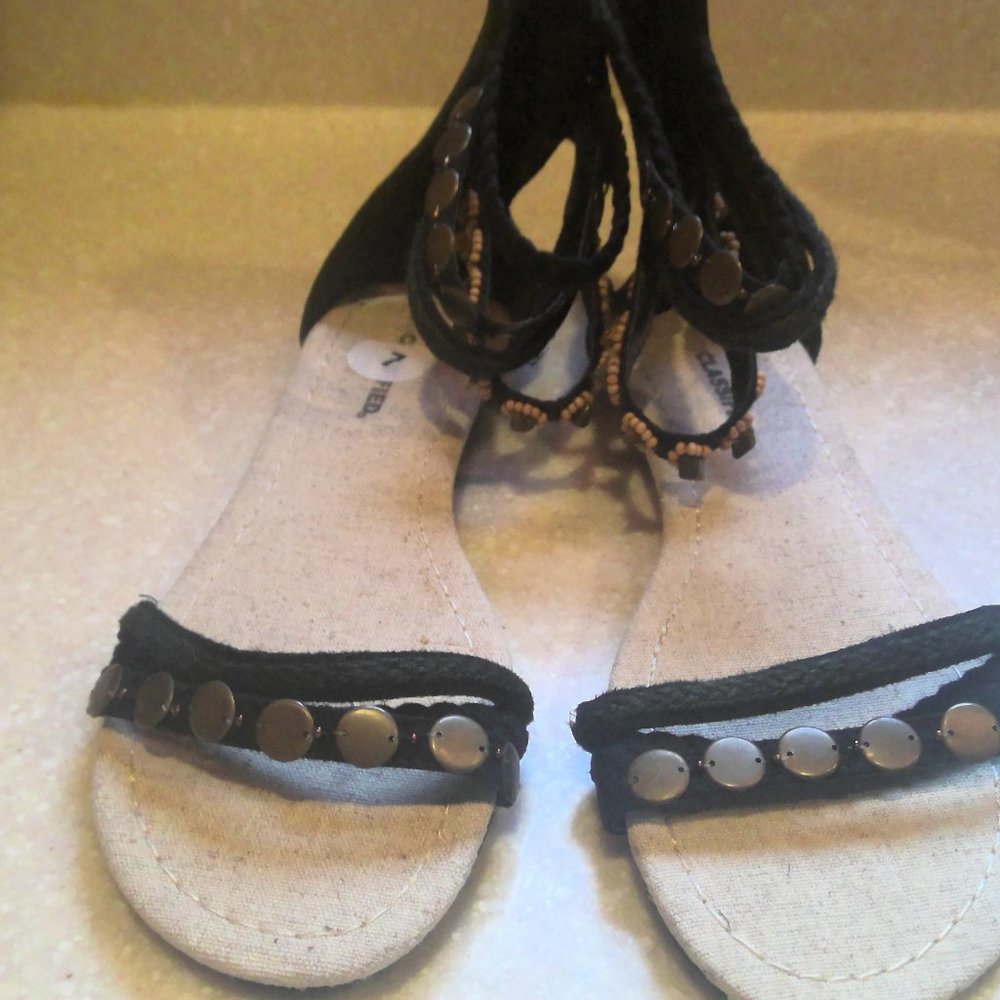 CITY CLASSIFIED BLACK SANDALS WITH BEADED  DESIGNS ON STRAPS -NEW-SIZE 7